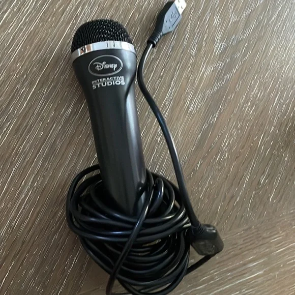 Wii Disney Sing It Game & Microphone - Picture 5 of 6